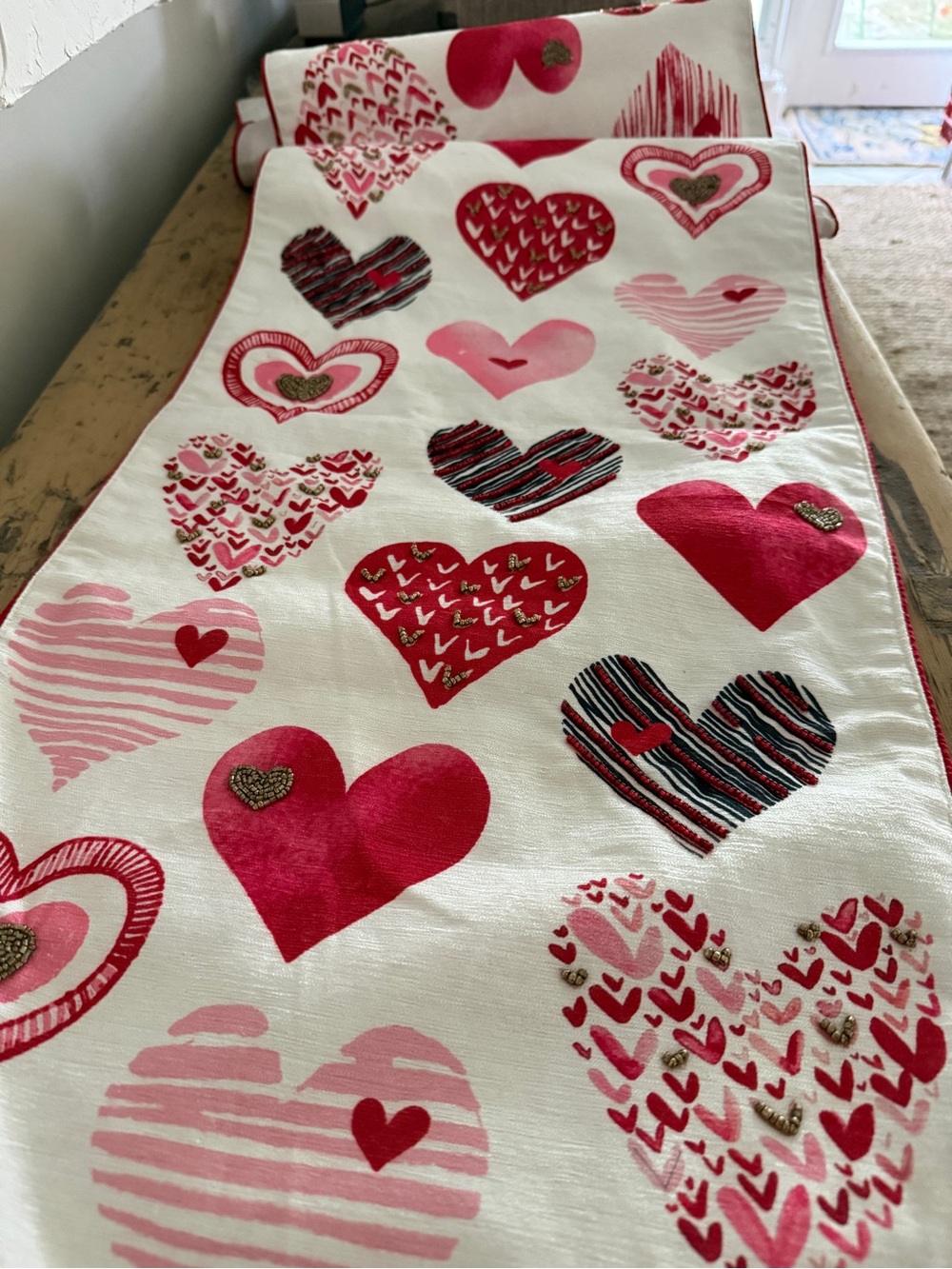 Nicole Miller White Table Runner with Red & Pink Hearts